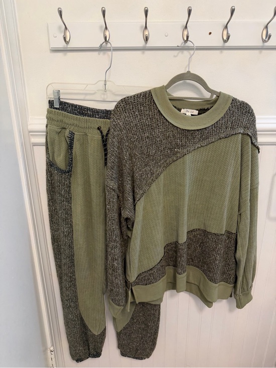Oli & Hali Tops - Oli & Hali Olive Green Patchwork Knit Matching Set